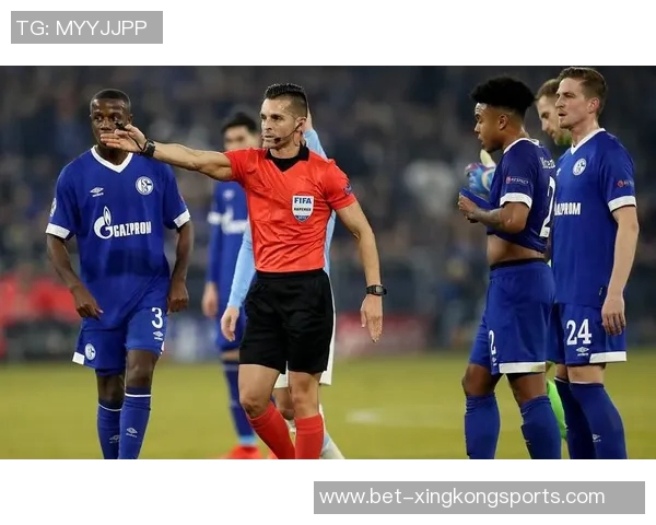 德国足球裁判的执法艺术与挑战解析：从赛场到规则的深度剖析