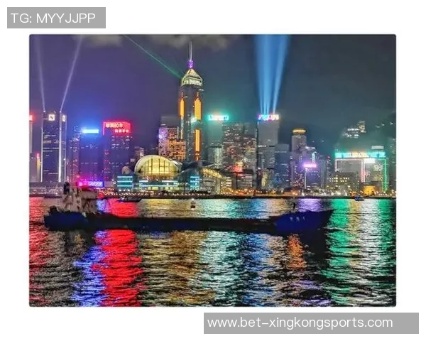 红衣足球明星风采大赏全景展示让你领略足球场上的激情与魅力